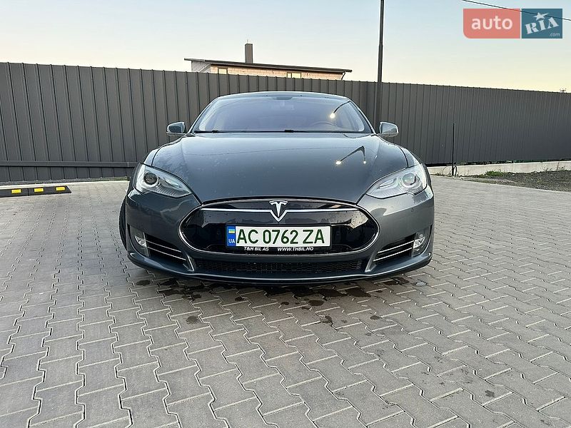 Лифтбек Tesla Model S 2014 в Луцке