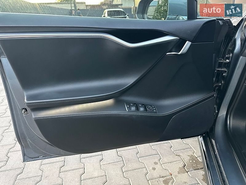 Лифтбек Tesla Model S 2014 в Луцке
