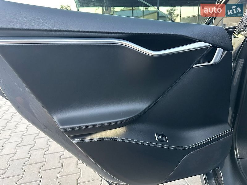 Лифтбек Tesla Model S 2014 в Луцке