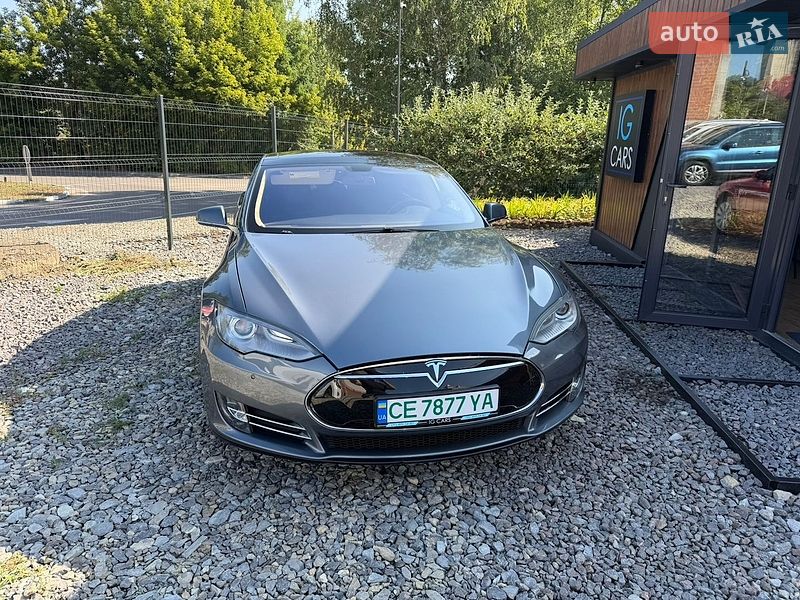 Лифтбек Tesla Model S 2014 в Черновцах