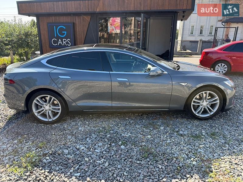 Лифтбек Tesla Model S 2014 в Черновцах