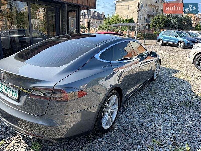 Лифтбек Tesla Model S 2014 в Черновцах