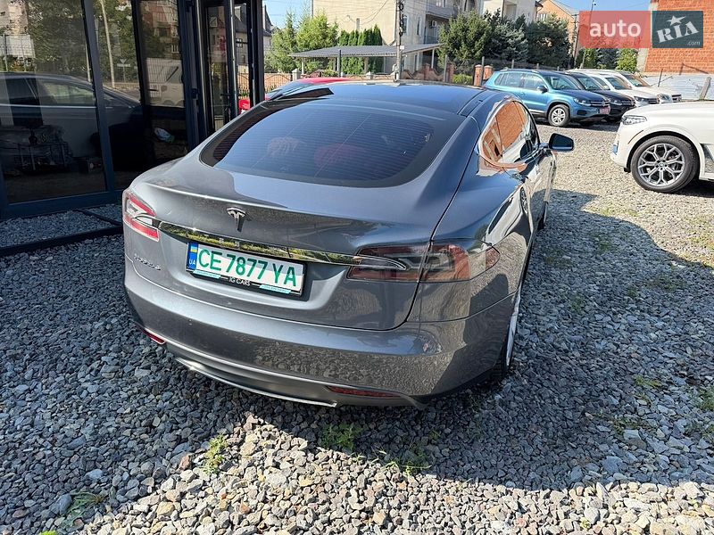 Лифтбек Tesla Model S 2014 в Черновцах