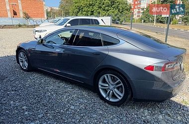 Лифтбек Tesla Model S 2014 в Черновцах