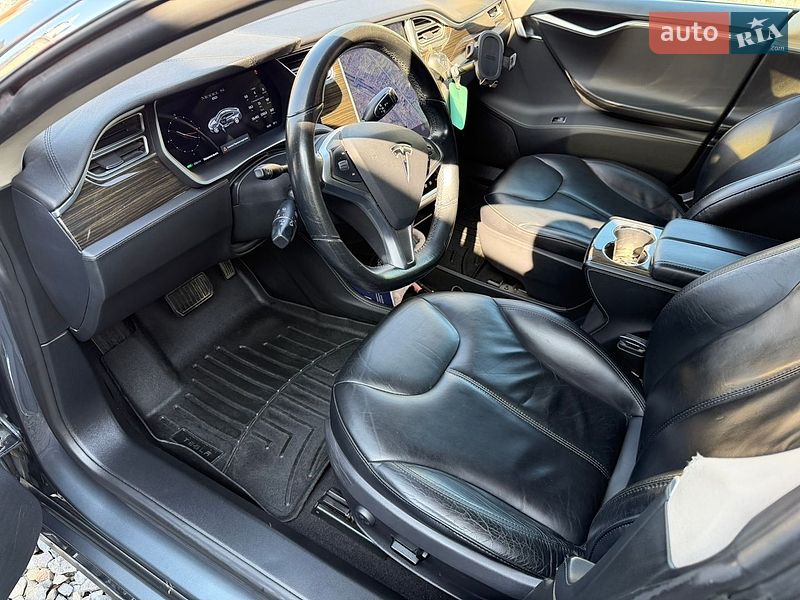 Лифтбек Tesla Model S 2014 в Черновцах