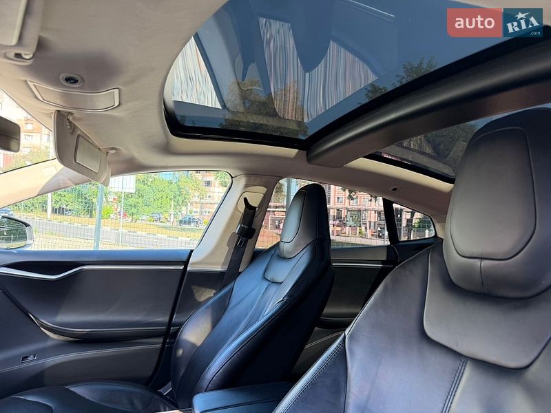 Лифтбек Tesla Model S 2014 в Черновцах