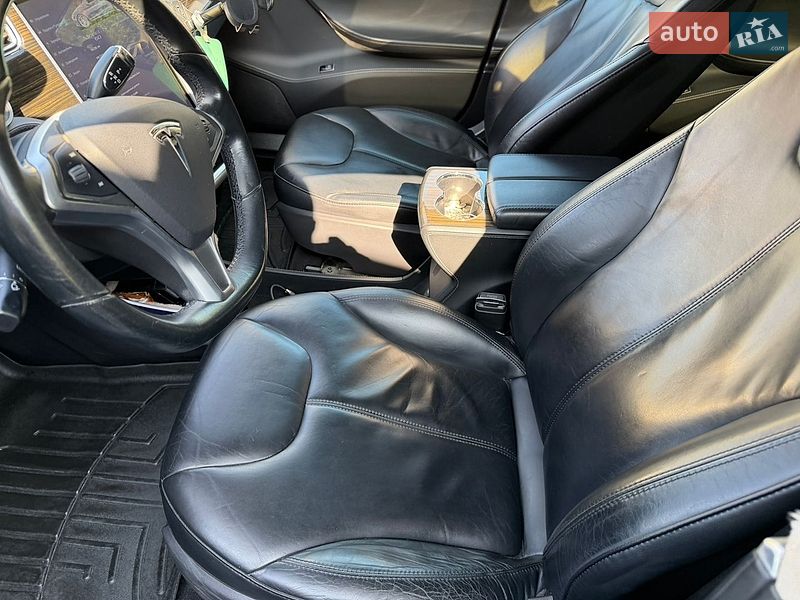 Лифтбек Tesla Model S 2014 в Черновцах
