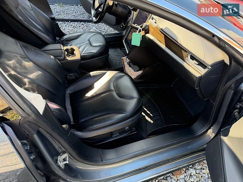 Лифтбек Tesla Model S 2014 в Черновцах