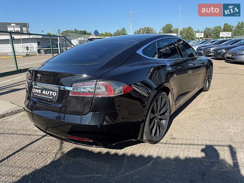 Ліфтбек Tesla Model S 2016 в Києві