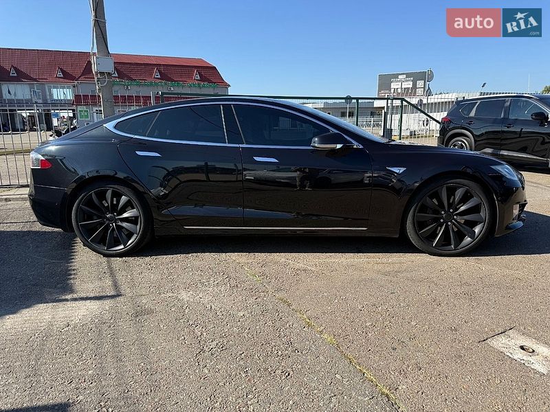 Ліфтбек Tesla Model S 2016 в Києві