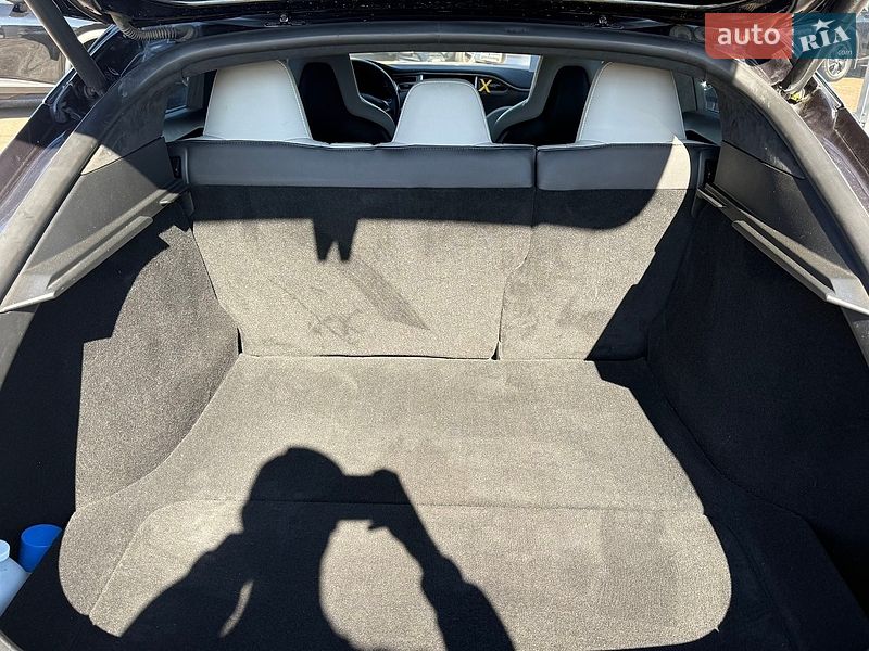 Ліфтбек Tesla Model S 2016 в Києві