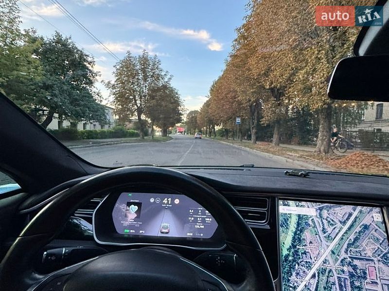 Лифтбек Tesla Model S 2016 в Луцке