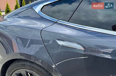 Лифтбек Tesla Model S 2016 в Луцке
