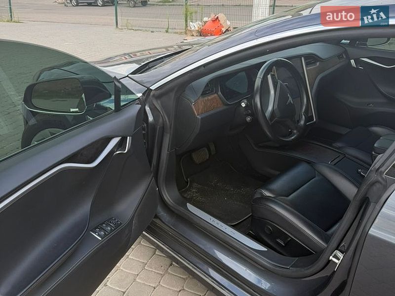 Лифтбек Tesla Model S 2018 в Первомайске