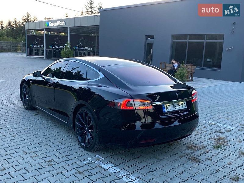 Ліфтбек Tesla Model S 2016 в Івано-Франківську