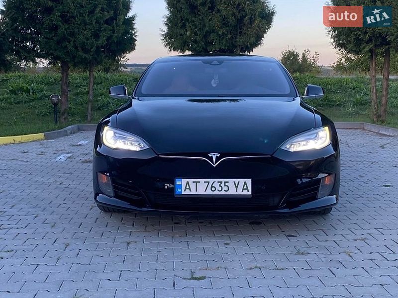 Ліфтбек Tesla Model S 2016 в Івано-Франківську