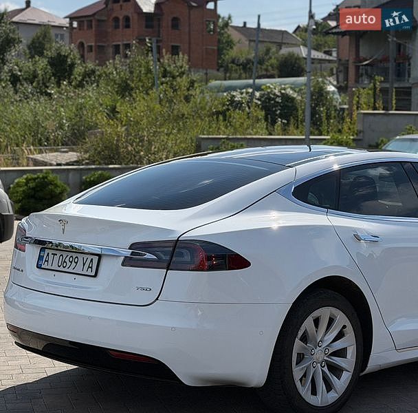 Ліфтбек Tesla Model S 2016 в Львові фото 6 Ліфтбек Tesla Model S 2016 в Львові