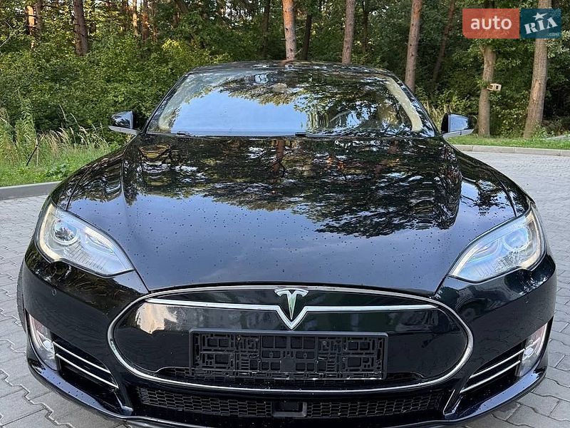 Лифтбек Tesla Model S 2014 в Новояворовске