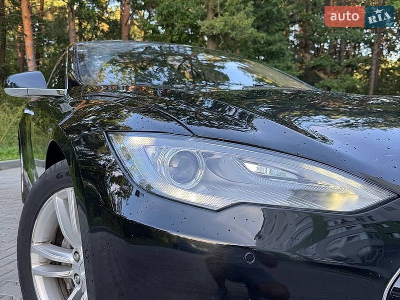 Лифтбек Tesla Model S 2014 в Новояворовске