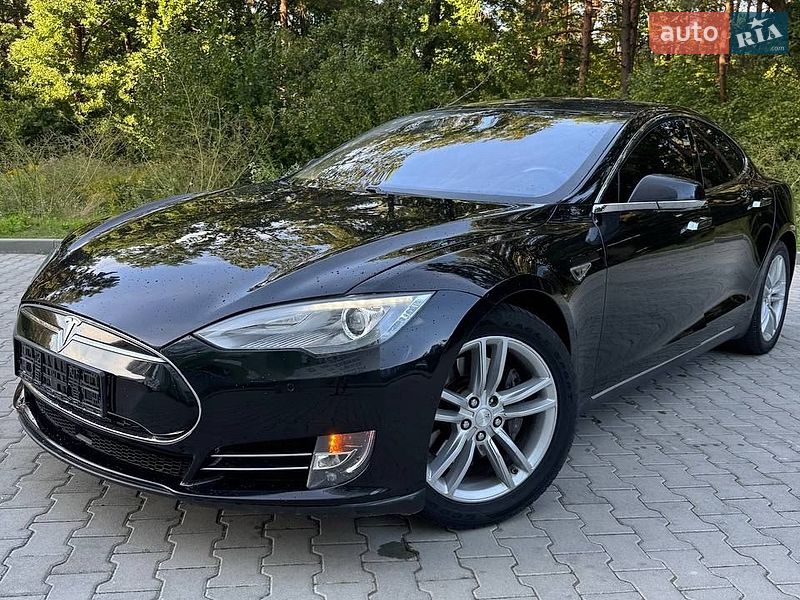 Лифтбек Tesla Model S 2014 в Новояворовске