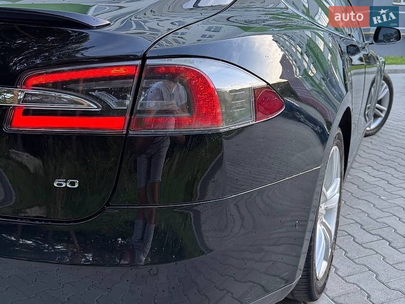 Лифтбек Tesla Model S 2014 в Новояворовске