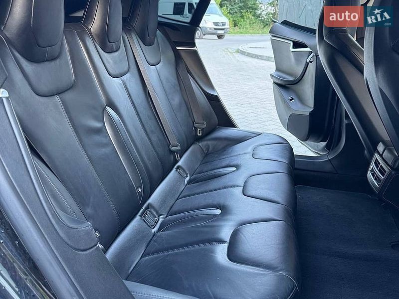 Лифтбек Tesla Model S 2014 в Новояворовске