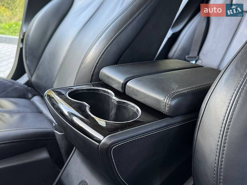 Лифтбек Tesla Model S 2014 в Новояворовске
