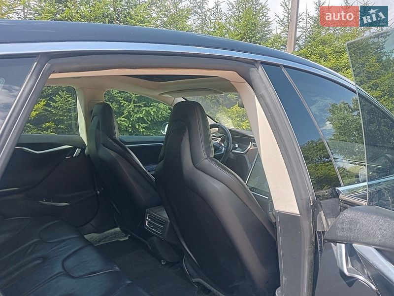 Ліфтбек Tesla Model S 2013 в Шепетівці фото 29 Ліфтбек Tesla Model S 2013 в Шепетівці