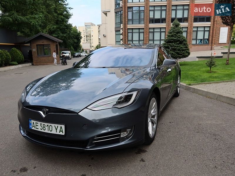 Tesla Model S 2014