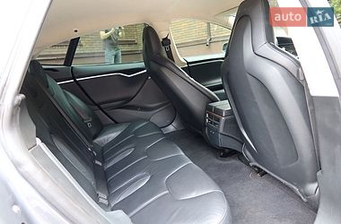 Ліфтбек Tesla Model S 2014 в Дніпрі
