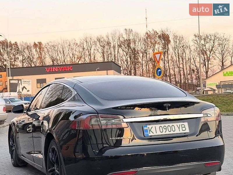 Ліфтбек Tesla Model S 2014 в Вінниці фото 17 Ліфтбек Tesla Model S 2014 в Вінниці