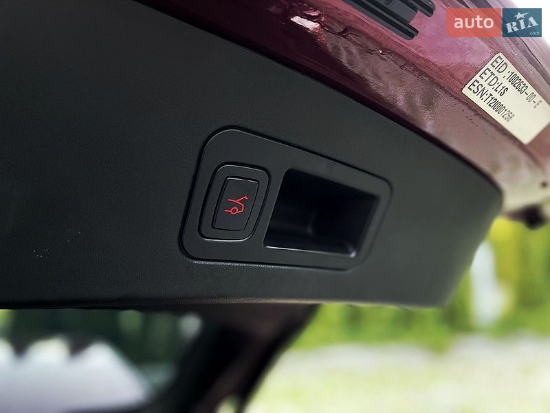 Ліфтбек Tesla Model S 2012 в Харкові