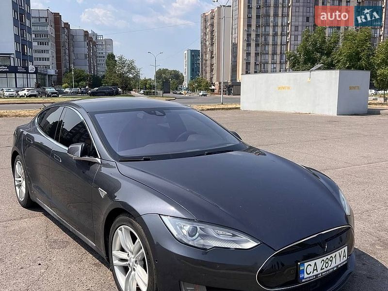 Tesla Model S 2015