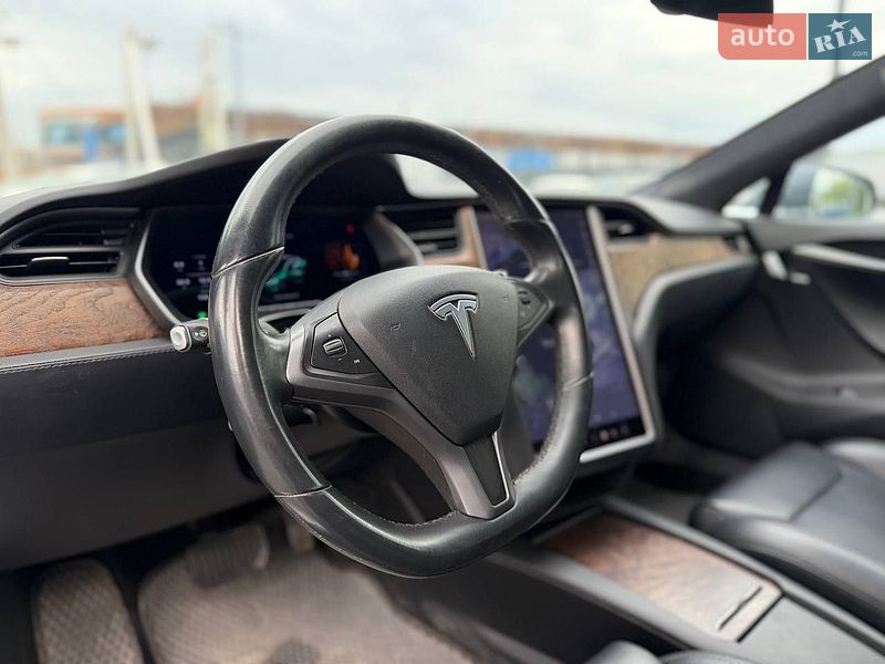 Лифтбек Tesla Model S 2018 в Львове