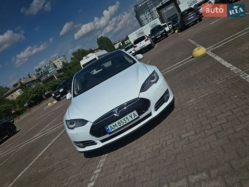 Tesla Model S 2014