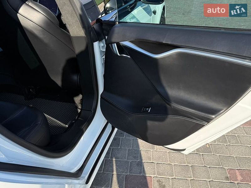 Ліфтбек Tesla Model S 2017 в Хмельницькому