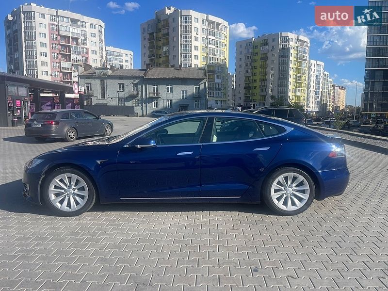 Лифтбек Tesla Model S 2018 в Львове