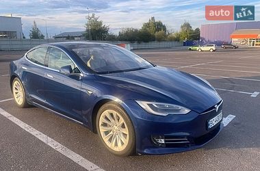 Лифтбек Tesla Model S 2018 в Львове