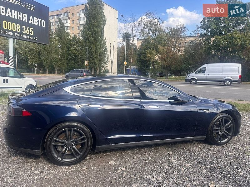 Лифтбек Tesla Model S 2015 в Киеве