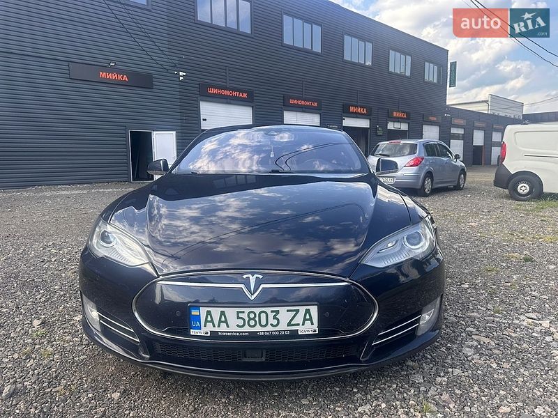 Ліфтбек Tesla Model S 2015 в Києві