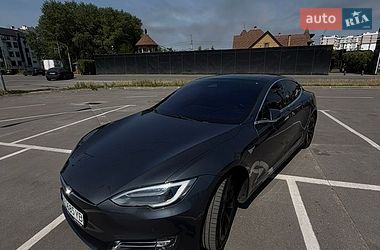 Лифтбек Tesla Model S 2017 в Киеве