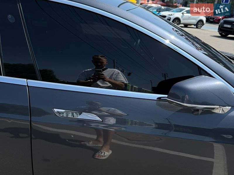 Ліфтбек Tesla Model S 2017 в Києві