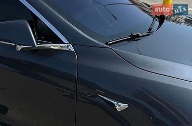 Ліфтбек Tesla Model S 2017 в Києві