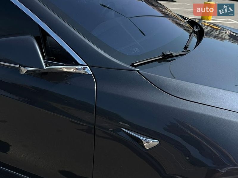 Ліфтбек Tesla Model S 2017 в Києві
