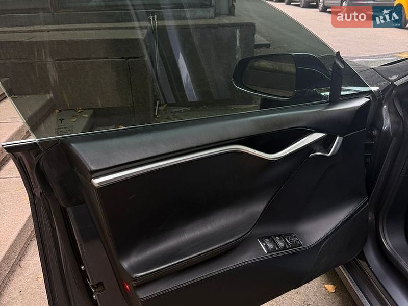 Ліфтбек Tesla Model S 2017 в Києві