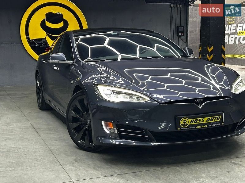 Ліфтбек Tesla Model S 2020 в Чернівцях