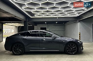Ліфтбек Tesla Model S 2020 в Чернівцях