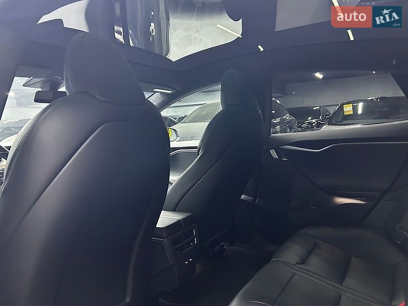 Ліфтбек Tesla Model S 2020 в Чернівцях