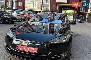 Лифтбек Tesla Model S 2015 в Ивано-Франковске
