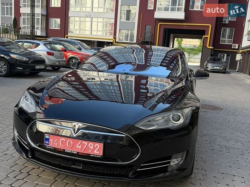 Лифтбек Tesla Model S 2015 в Ивано-Франковске